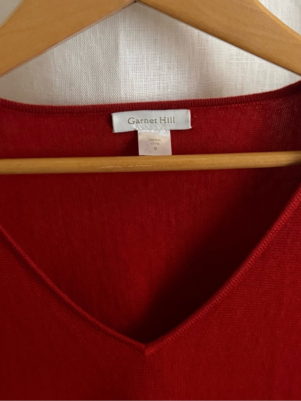 NWOT Garnet Hill Merino Wool Silk Sweater S Holly Berry Red V Neck Mixed Media - Picture 7 of 10
